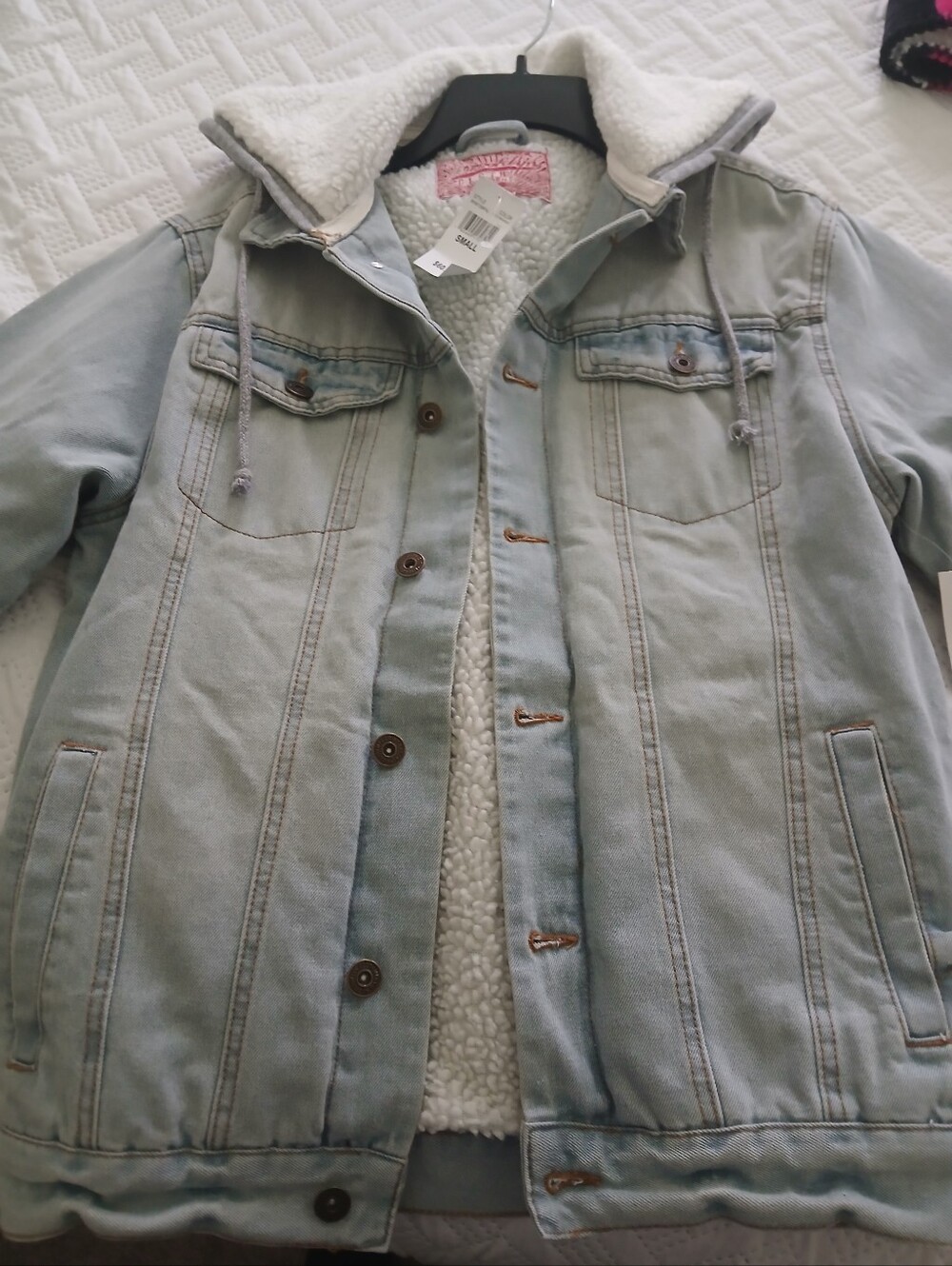 Light Wash Sherpa-Lined Denim Jacket - Brand: